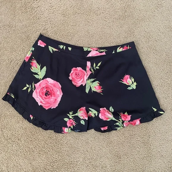 Floral Satin Ruffle Short - Picture 4 of 10